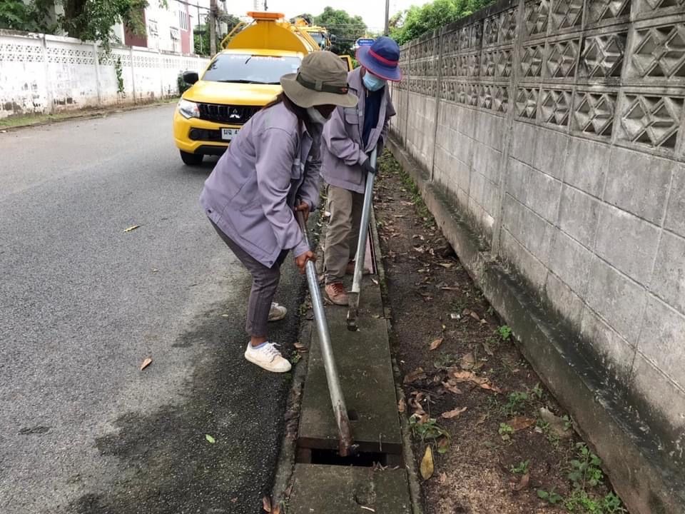 ทางน้ำไหล ถนน