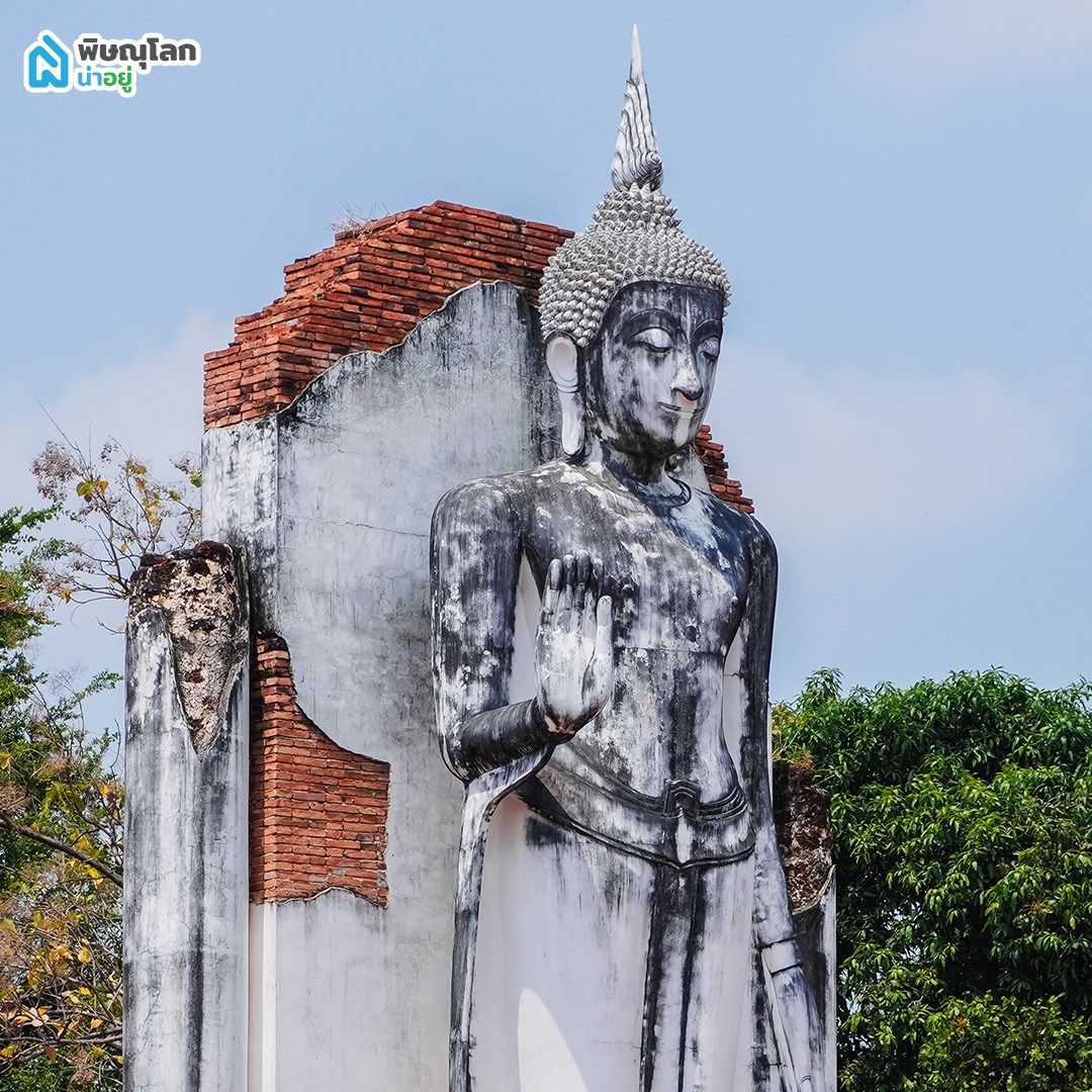โบราณสถานแนวกำแพงพระราชวังจันทนท์ที่เที่ยวพิษณุโลก